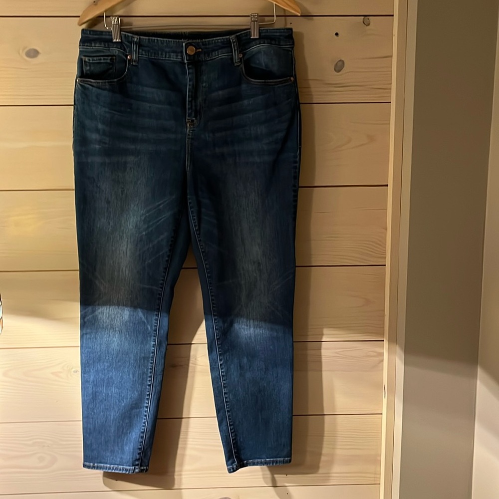 Chicos size 2 high rise ankle denim jeans